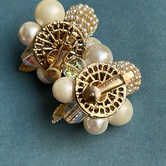 Vendome Vintage Faux Pearl & AB Crystal Necklace and Matching Cluster Clip Ons - Picture 15 of 16